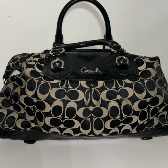 Handbags - Coach tote